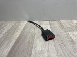 Attache ceinture avant gauche