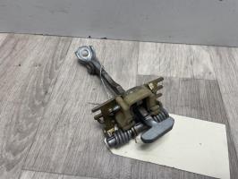 Tirant de porte avant droit