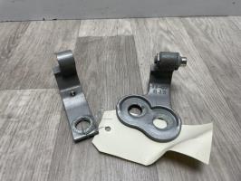 Charniere de porte avant droit