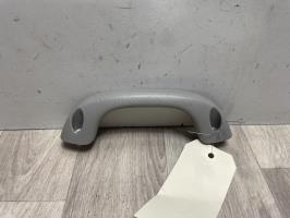 Poignee de maintien avant droit