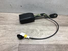 Attache ceinture avant gauche