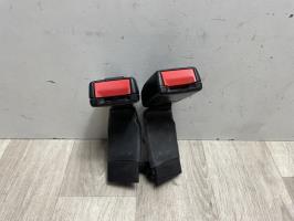 Attache ceinture arriere droit