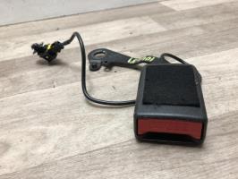 Attache ceinture arriere droit