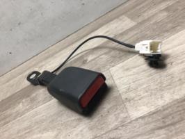 Attache ceinture arriere centrale
