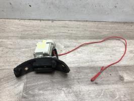 Attuatore chiavistello sportello carburante