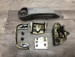 Poignee porte avant gauche