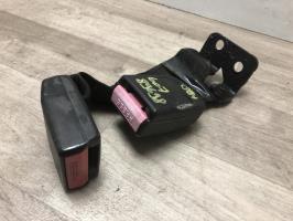 Attache ceinture arriere droit
