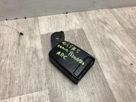Attache ceinture arriere centrale
