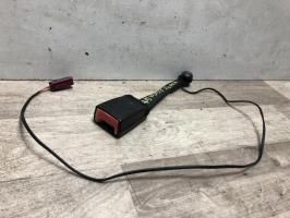Attache ceinture avant droit