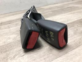 Attache ceinture arriere droit