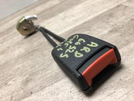 Attache ceinture arriere droit