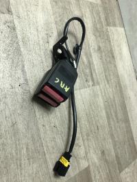 Attache ceinture arriere droit