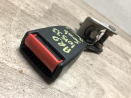 Attache ceinture arriere droit