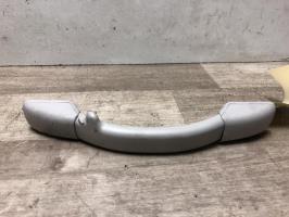 Poignee de maintien avant droit