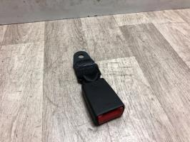 Attache ceinture arriere centrale