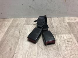 Attache ceinture arriere droit