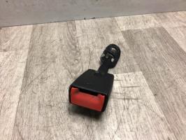 Attache ceinture arriere droit