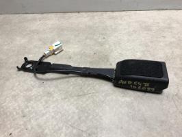 Attache ceinture avant droit