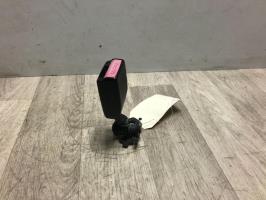 Attache ceinture arriere droit