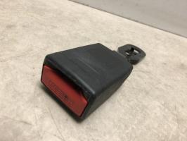 Attache ceinture avant droit