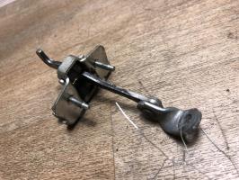 Tirant de porte avant droit
