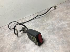 Attache ceinture avant gauche