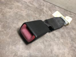 Attache ceinture arriere centrale