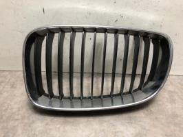 Grille de calandre gauche