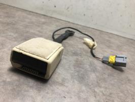 Attache ceinture arriere centrale