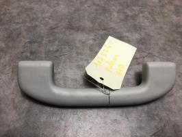 Poignee de maintien avant droit