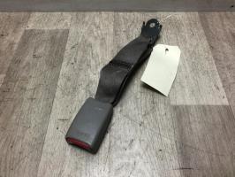 Attache ceinture arriere droit