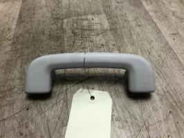 Poignee de maintien avant droit