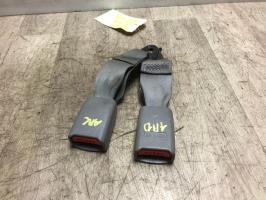 Attache ceinture arriere droit