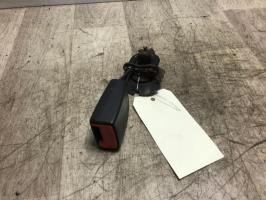 Attache ceinture arriere droit