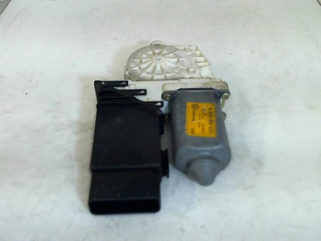 Moteur leve vitre avant droit