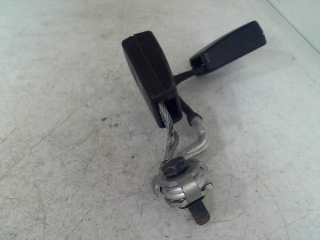 Attache ceinture arriere centrale