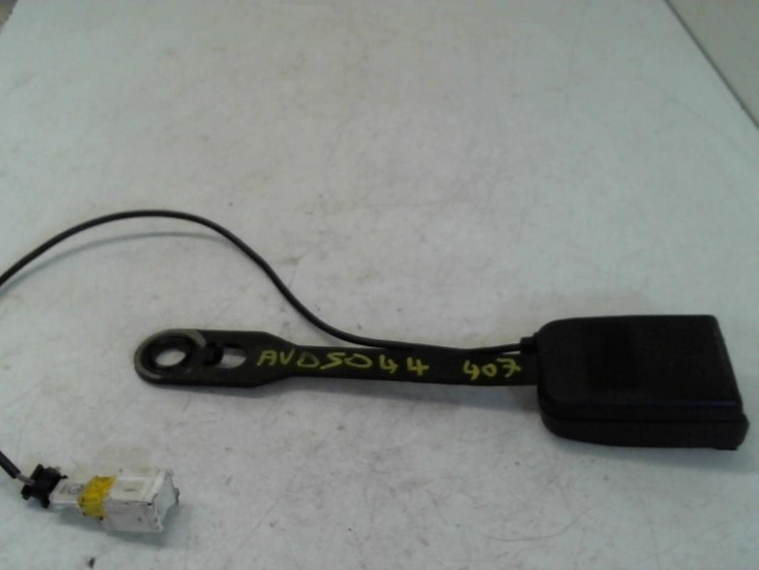 Attache ceinture avant droit
