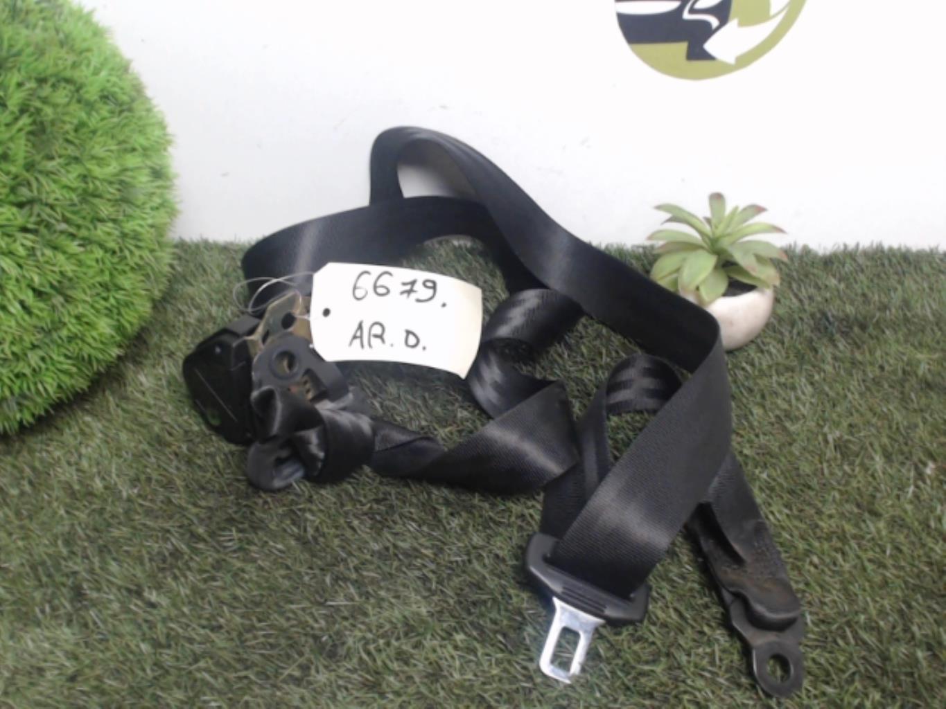 Ceinture arriere droit