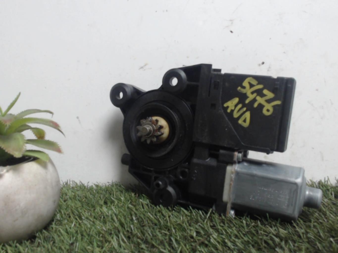 Moteur leve vitre avant droit
