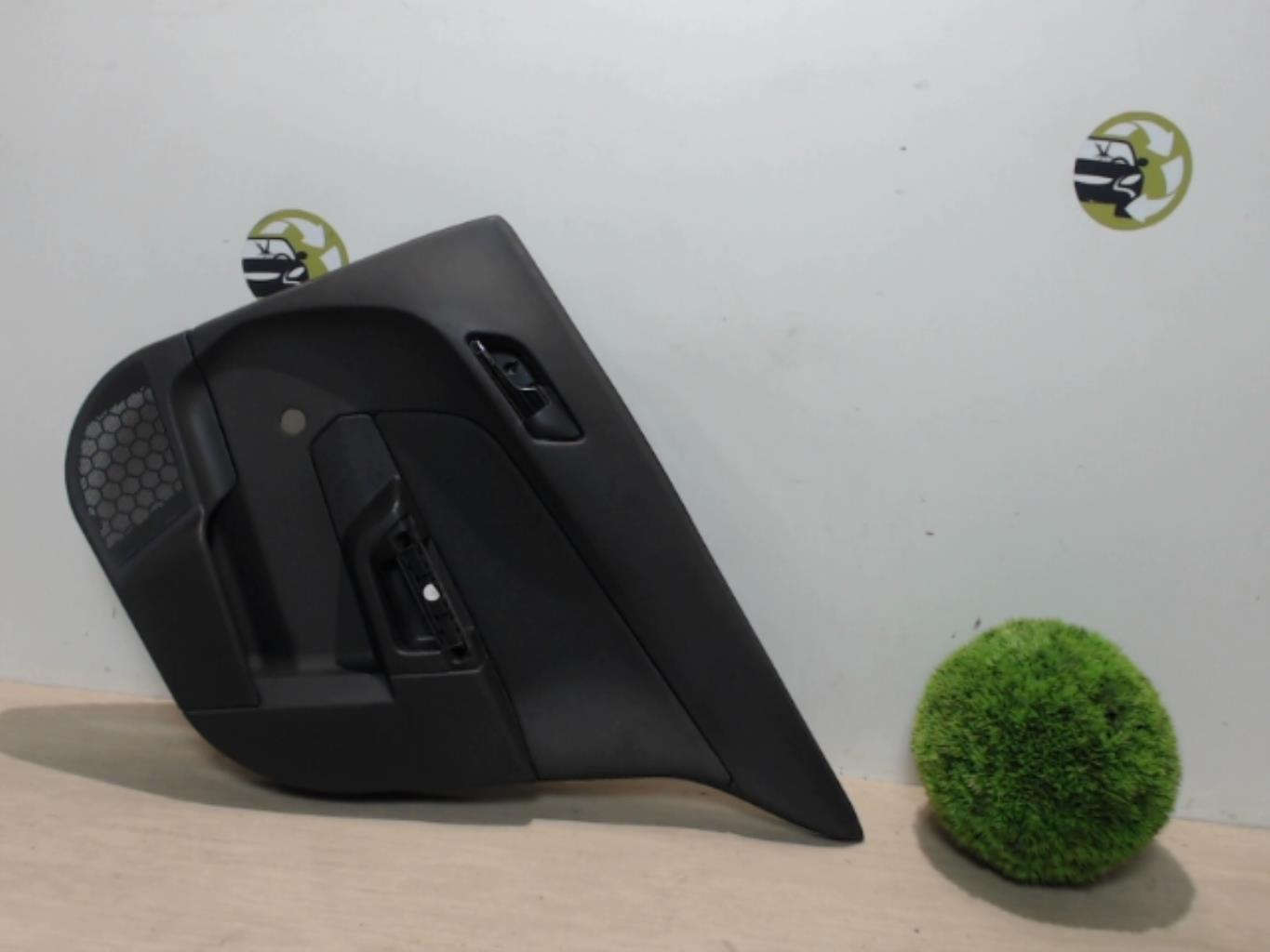 Panneau de porte arriere droit