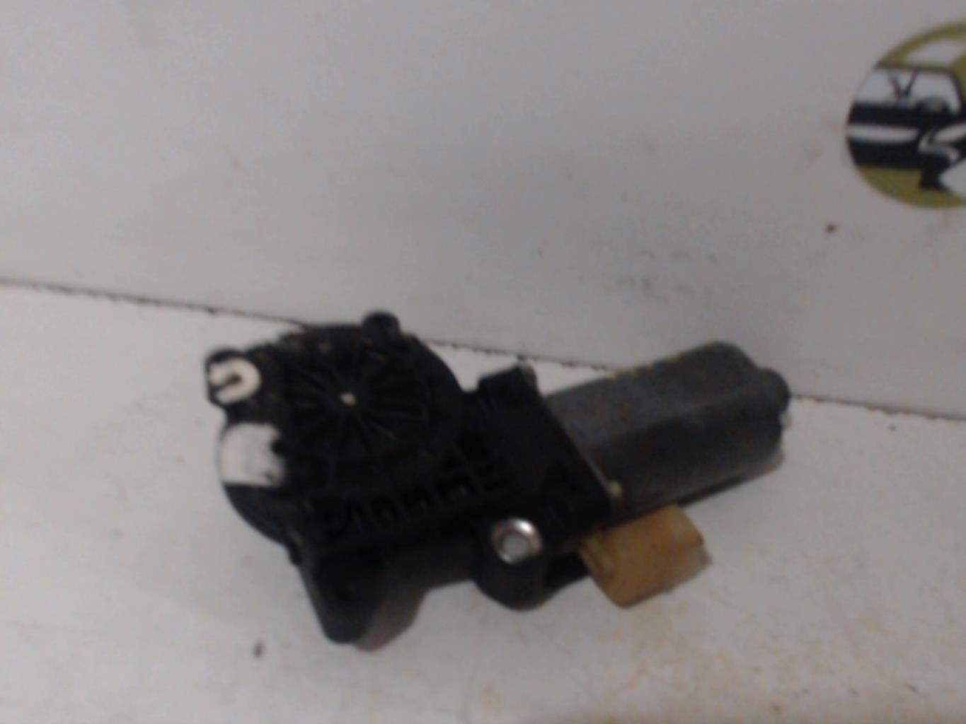 Moteur leve vitre avant droit