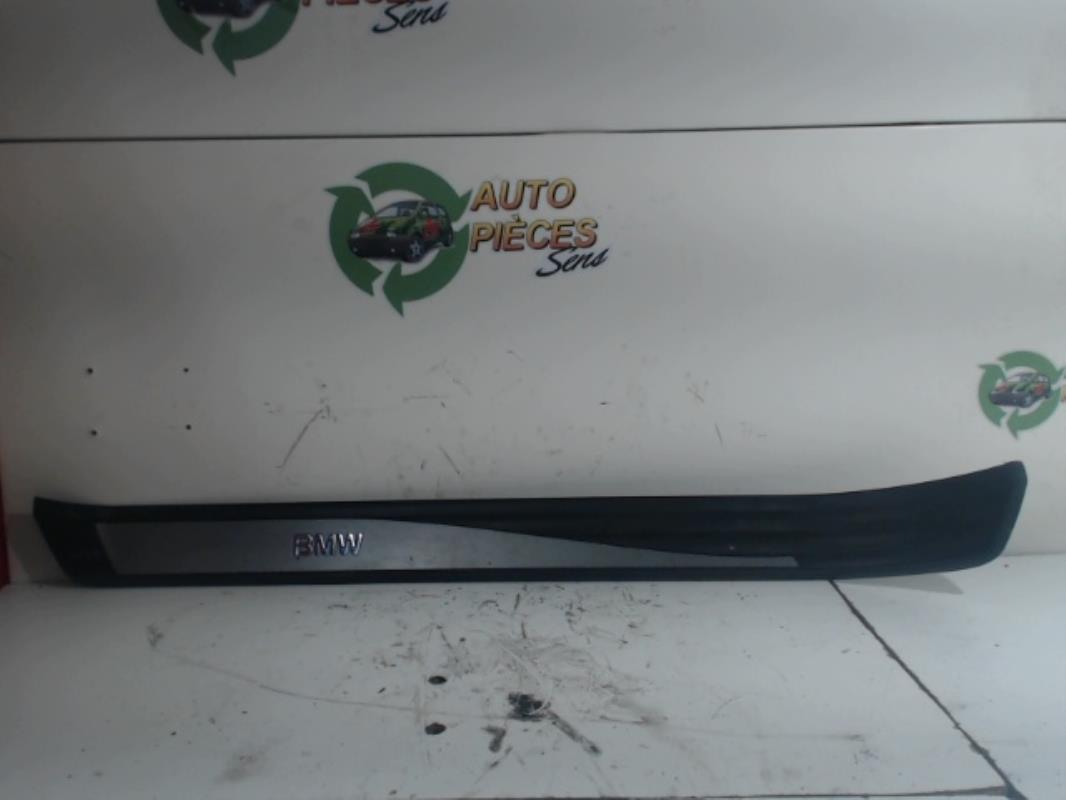 Baguette de porte avant gauche