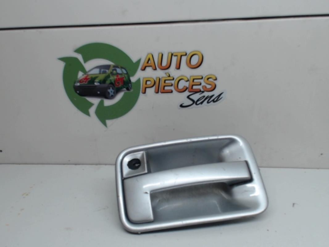 Poignee porte avant gauche