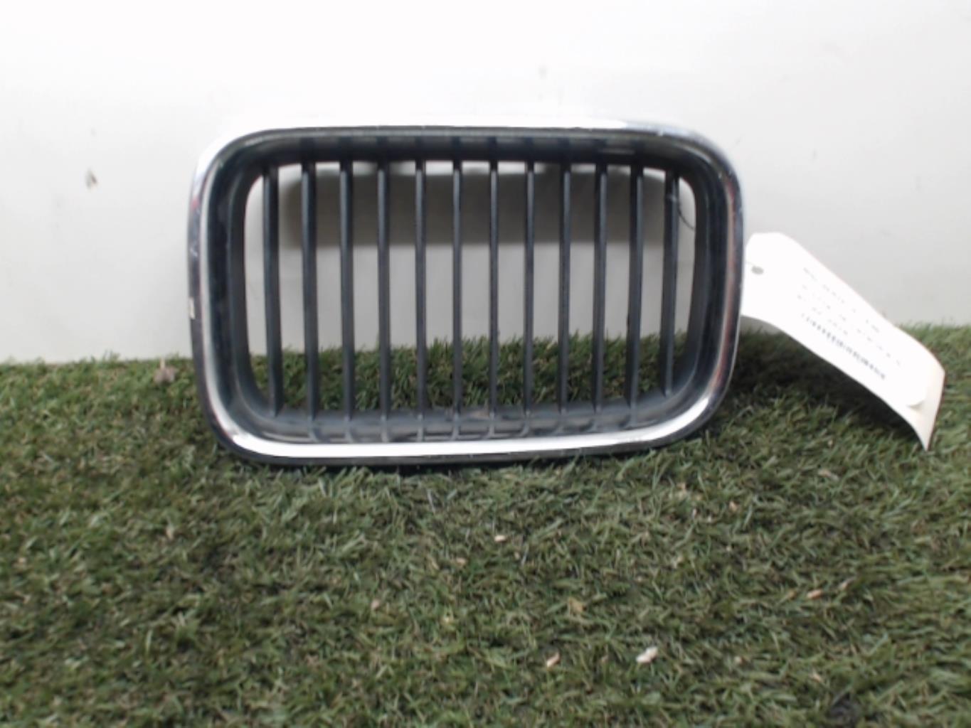 Grille de calandre gauche