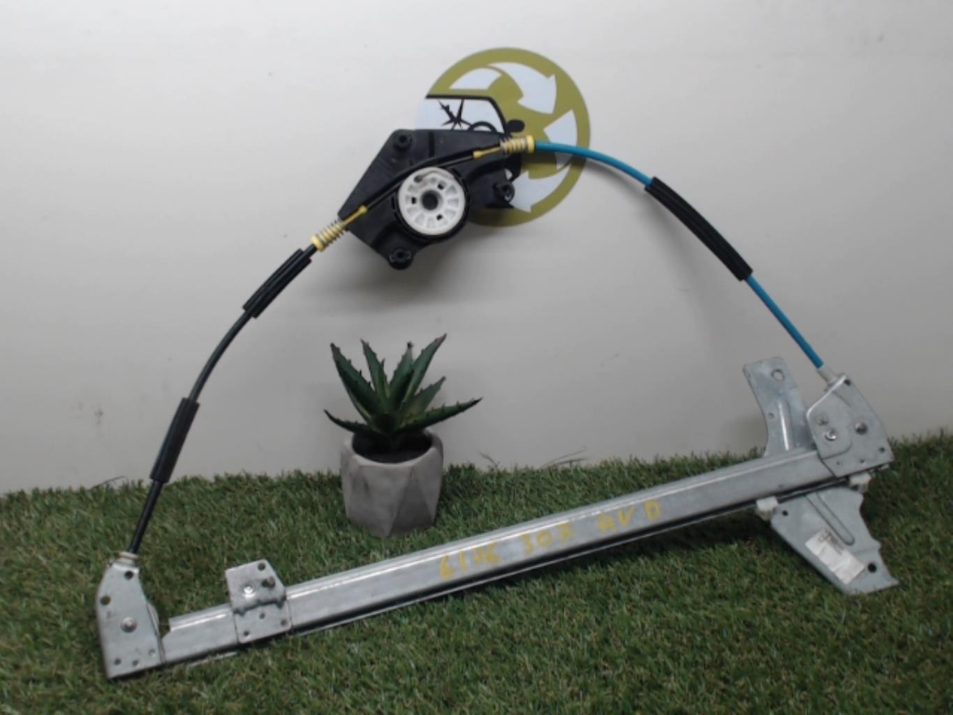 Mecanisme de leve vitre electrique avant droit