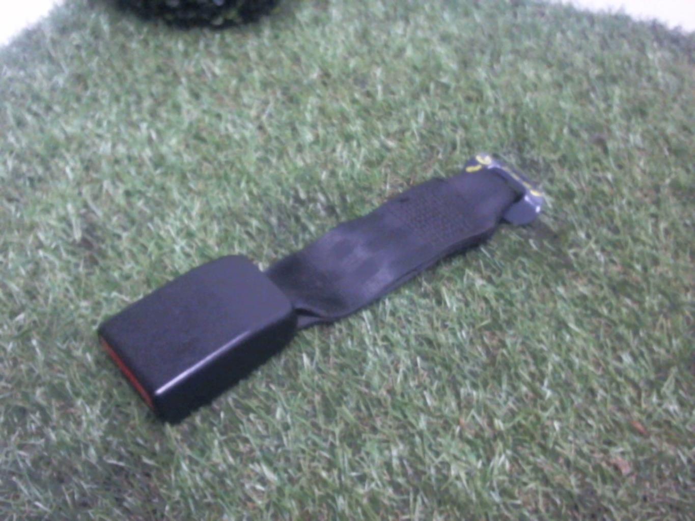 Attache ceinture arriere gauche