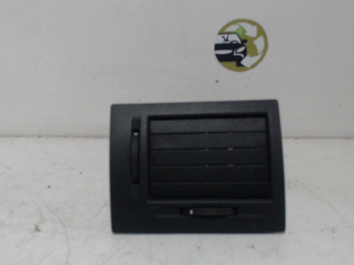 Aerateur tableau de bord avant gauche