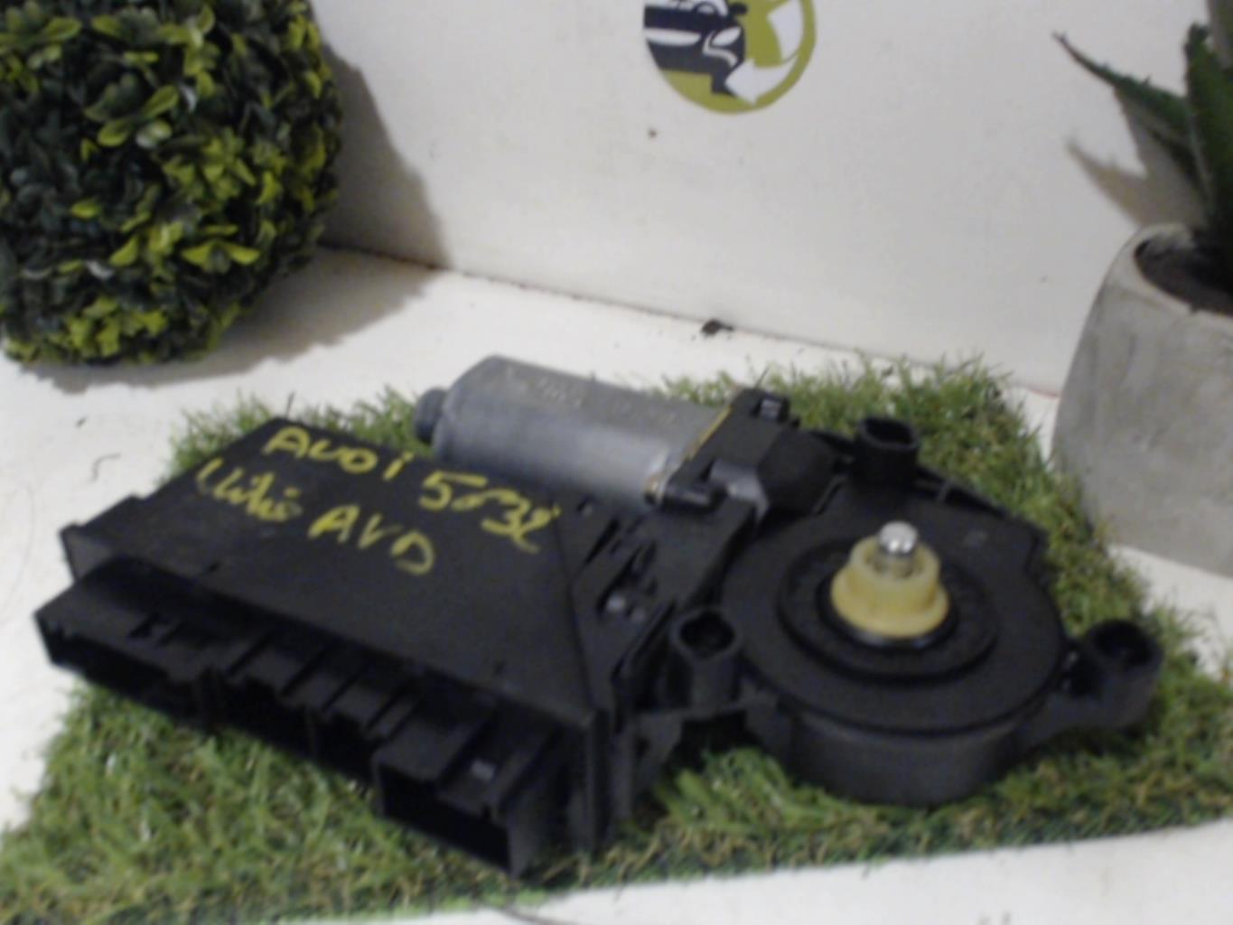 Moteur leve vitre avant droit