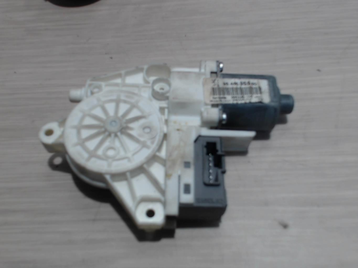 Moteur leve vitre arriere droit