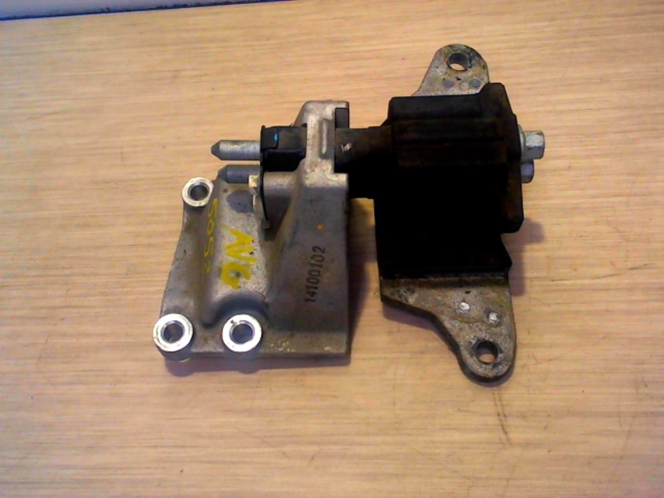 Support moteur gauche